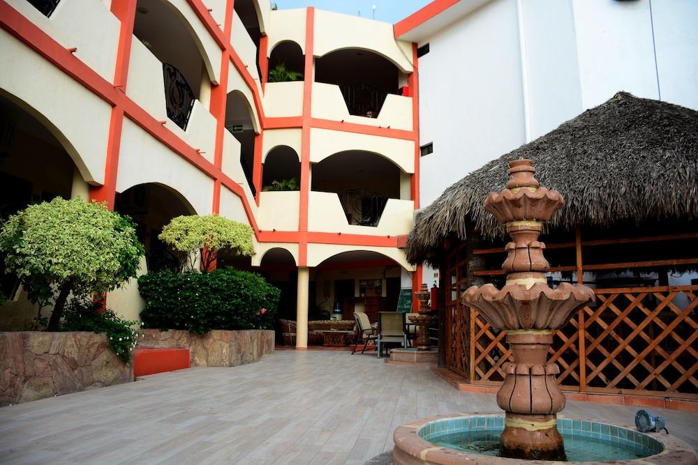 Hotel Las Fuentes Los Mochis Extérieur photo